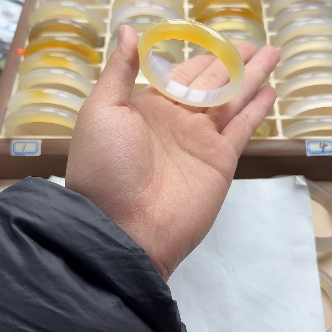 玛瑙/玉髓未镶嵌手镯52圈口