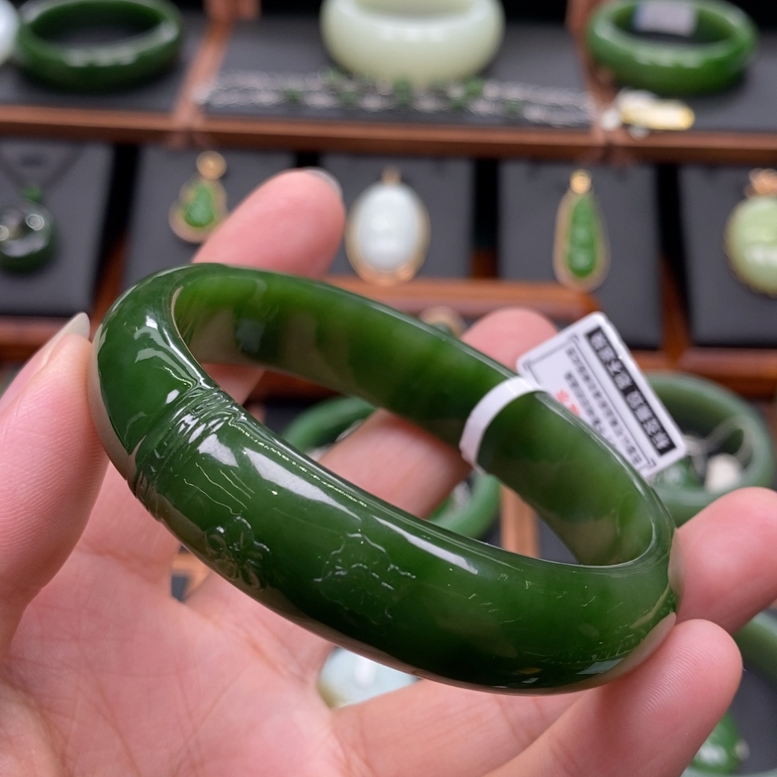 和田玉（碧玉）未镶嵌手镯