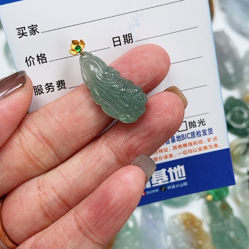 【闪购商品】翡翠颈饰18K金镶嵌哼***棒白菜