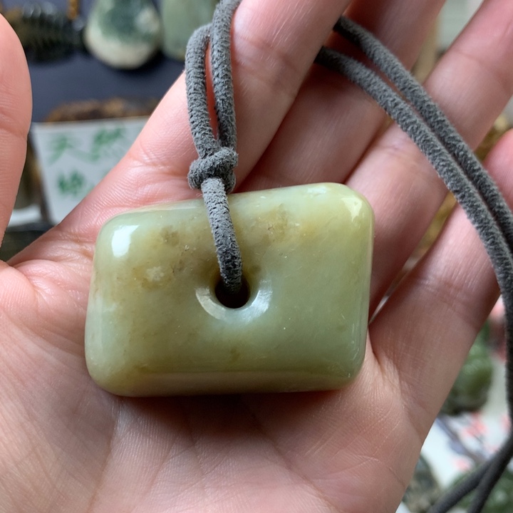 岫岩老玉（透闪石质玉）挂件未镶嵌