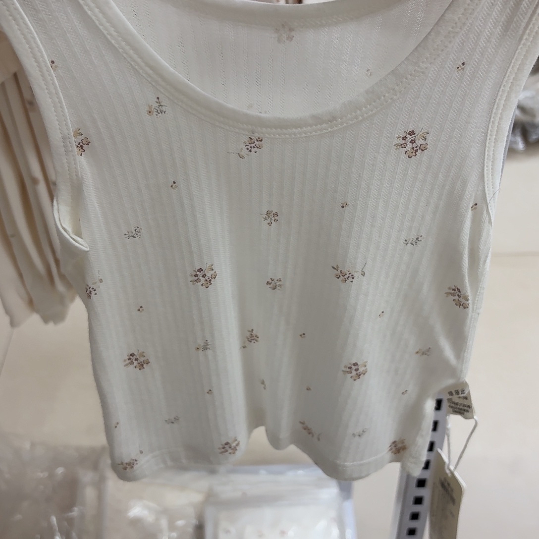 乖***乖背心分体80码的一个小背心