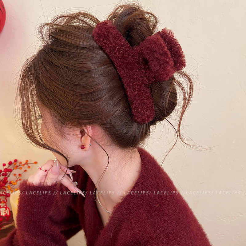 圣诞红羊羔毛头发抓夹女秋冬圣诞鲨鱼夹2025新款高级感盘发夹发饰