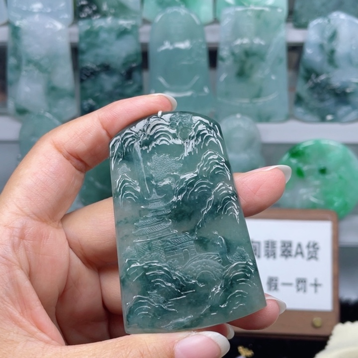 颈饰未镶嵌翡翠万****花山水牌