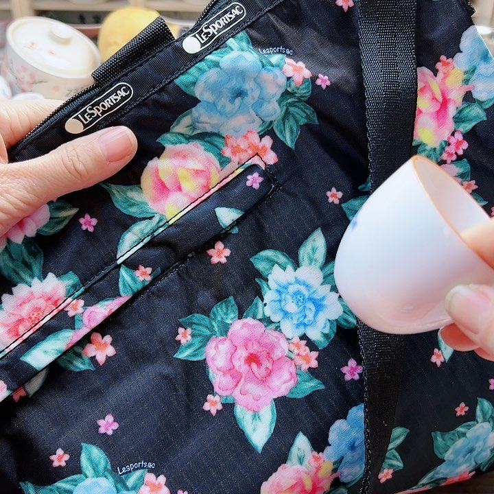 1557558575989989999999