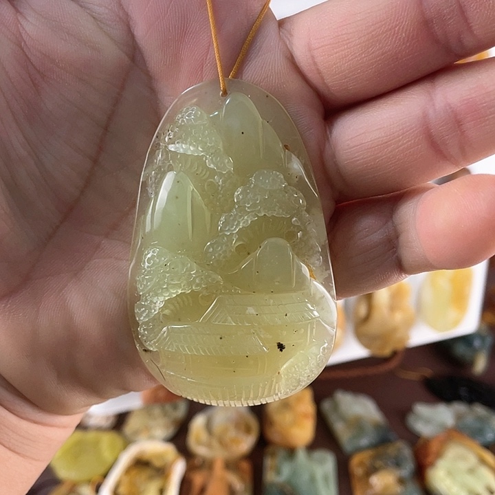 蛇纹石玉颈饰未镶嵌