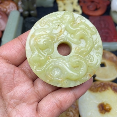 蛇纹石玉颈饰未镶嵌11