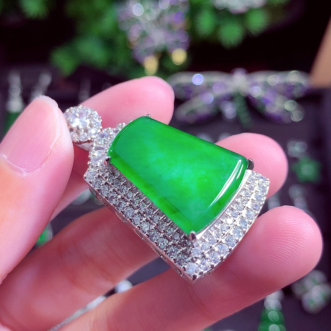 颈饰未镶嵌翡翠天然