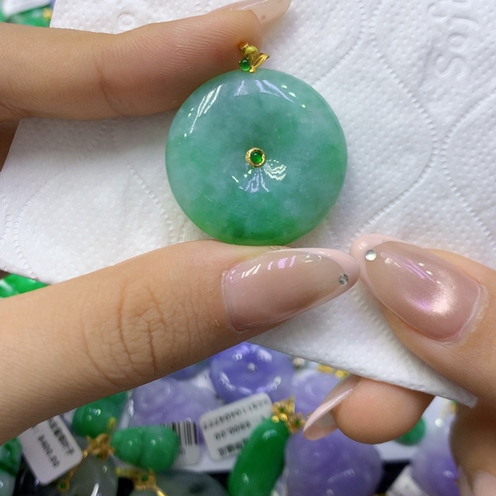 颈饰18K金镶嵌翡翠