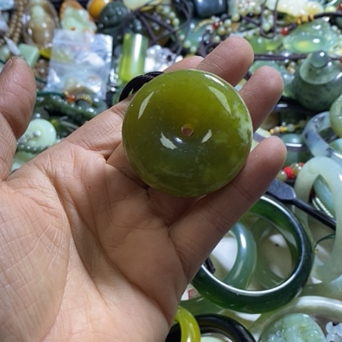 岫玉颈饰未镶嵌挂件