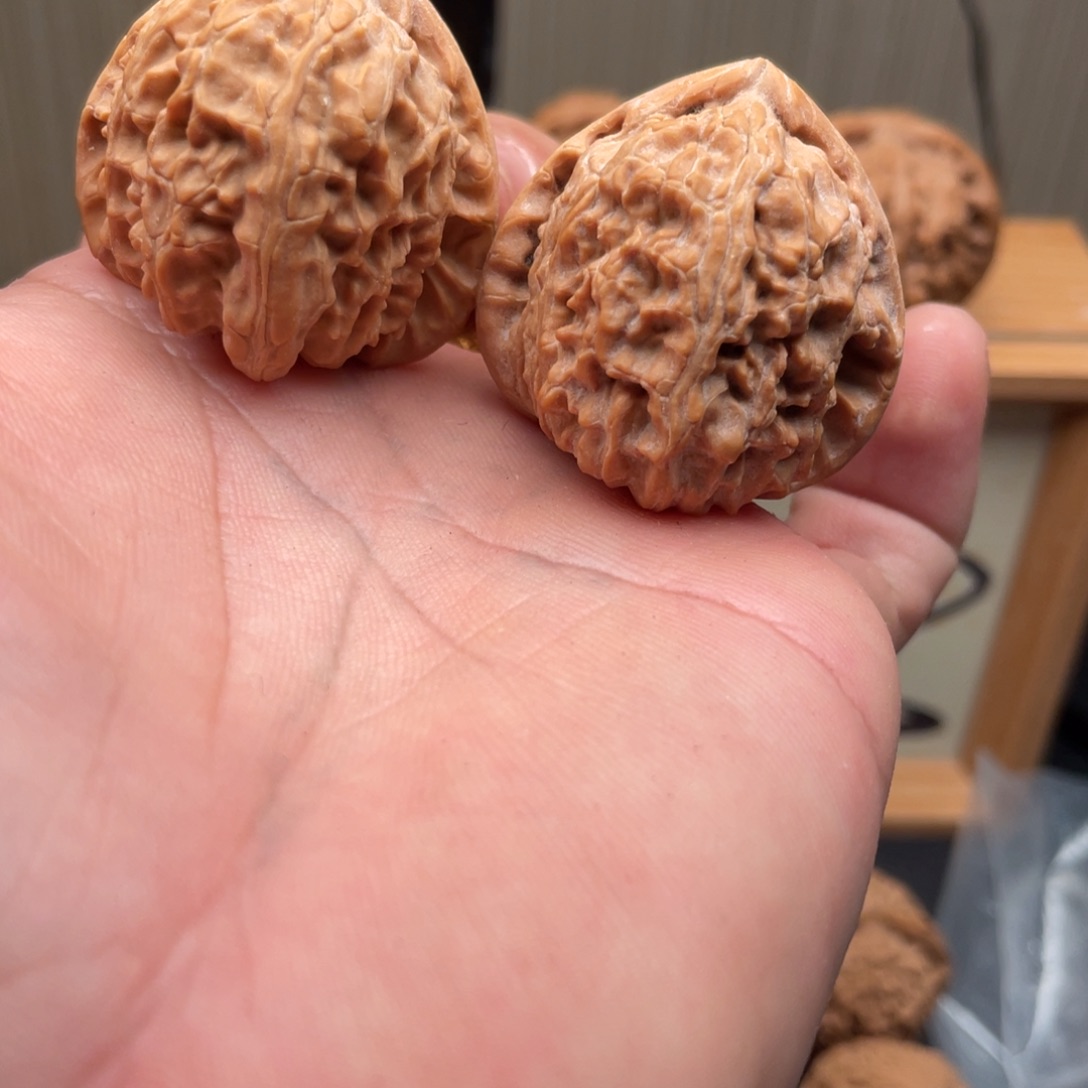 吊坠文玩核桃三角白，尺寸35