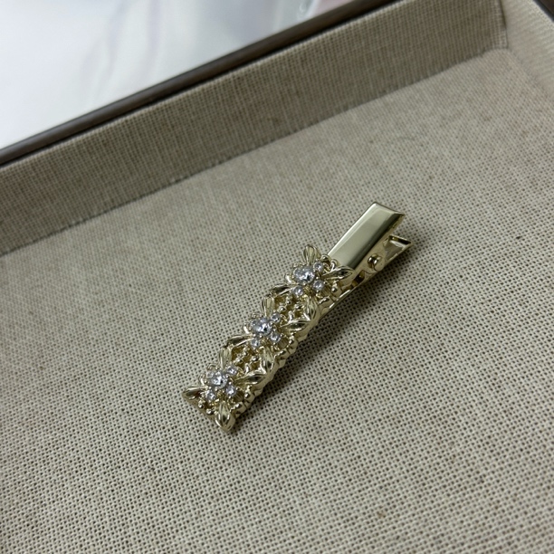 A550浅太金色十字花花闪闪边夹精致