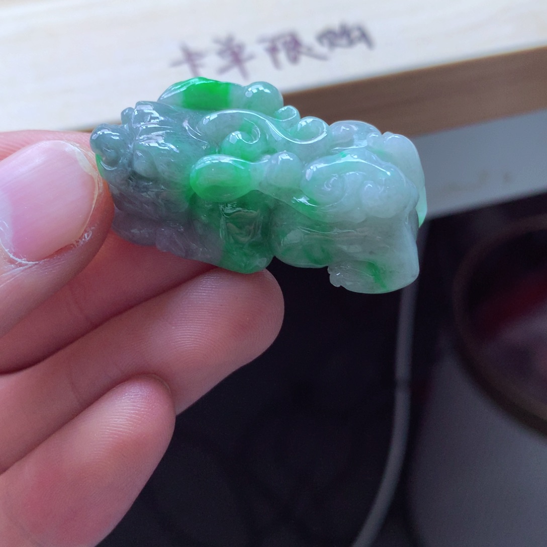 翡翠颈饰未镶嵌吊坠