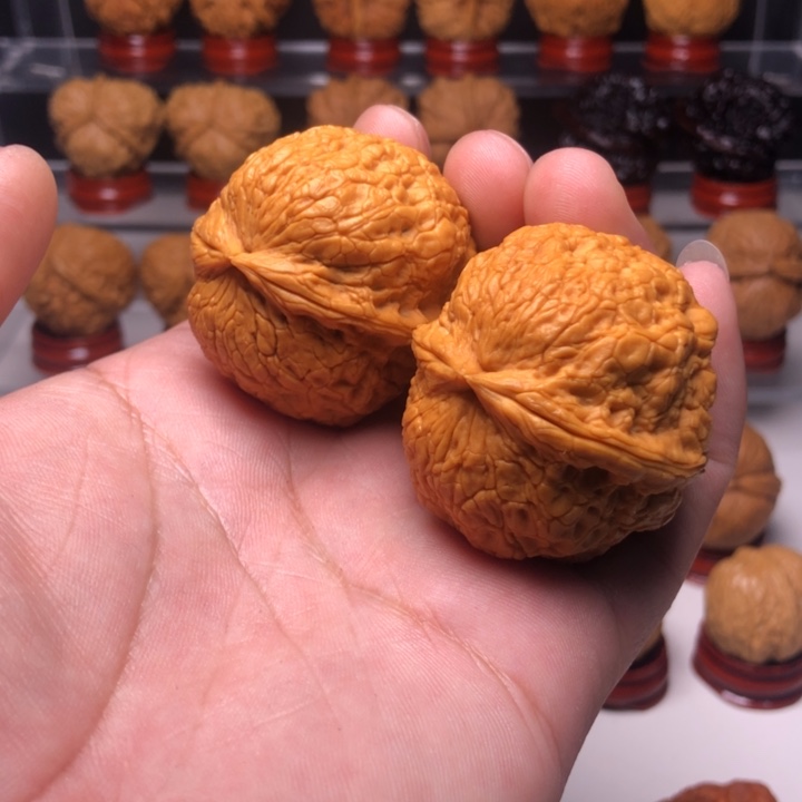 文玩核桃把件6金丝绣球