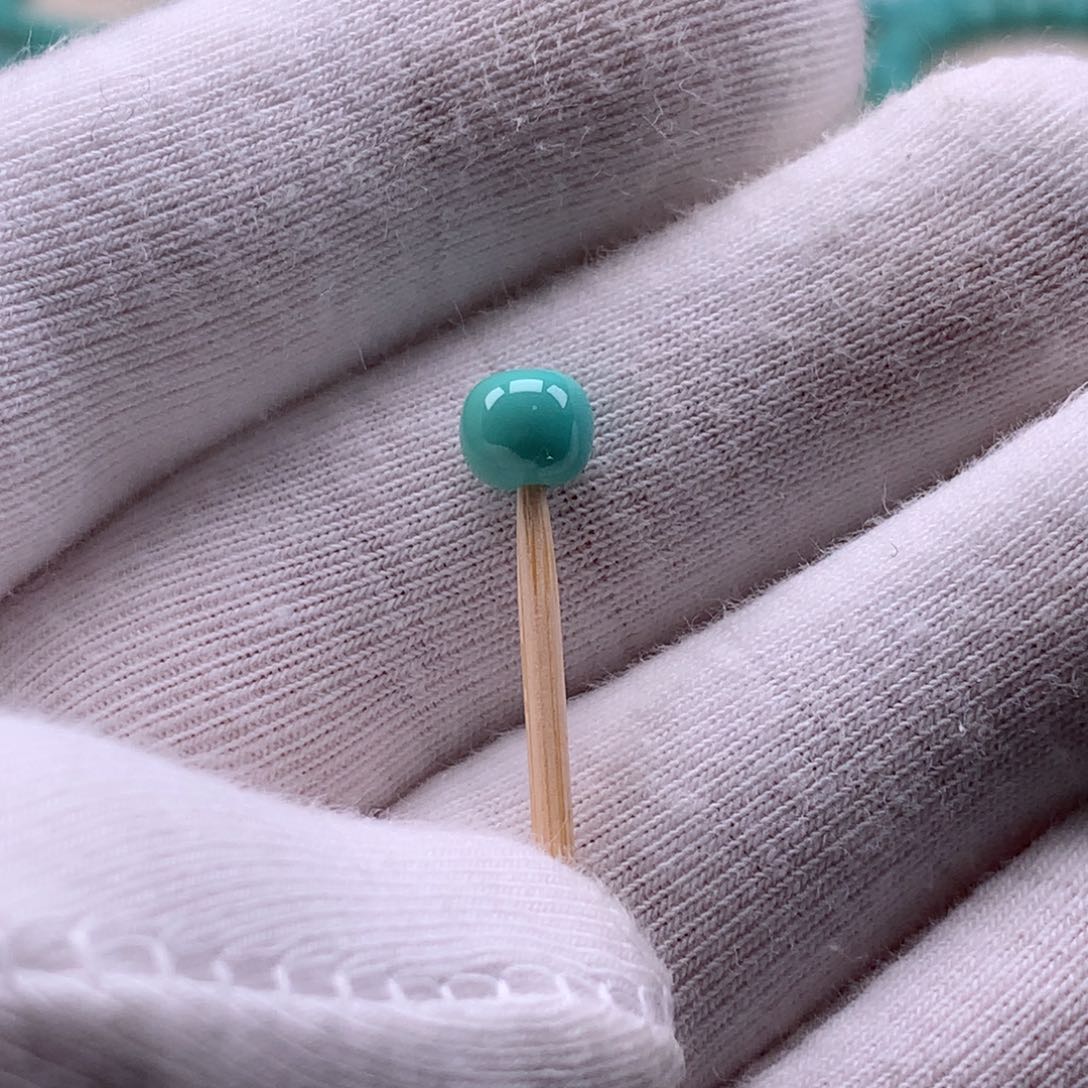 拼***畏绿松石未镶嵌颈饰