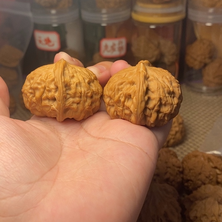 核桃手串/手链玉枕狮子头，延庆元宝41全