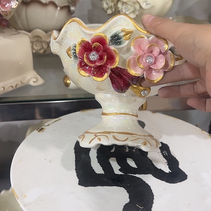 瓷片瑕。。。。。。。丶。。。。。