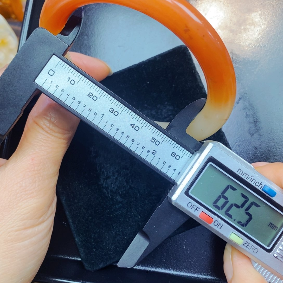 未镶嵌石英质玉（黄龙玉）吊坠(不含链)