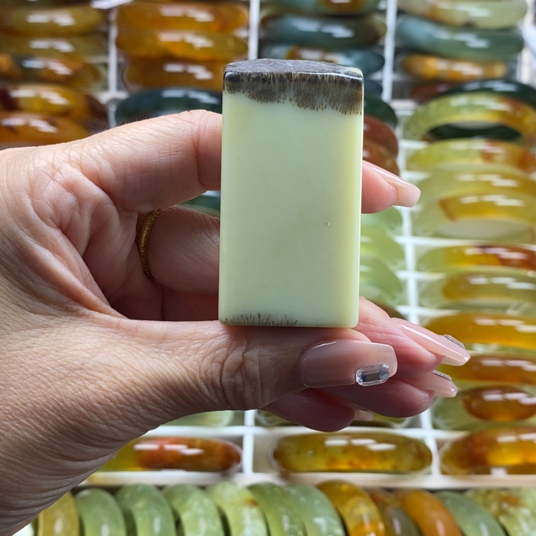 未镶嵌蛇纹石玉手镯