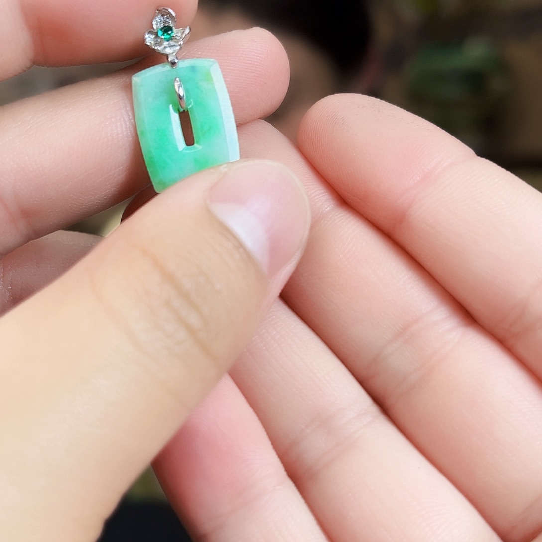 翡翠未镶嵌颈饰吊坠