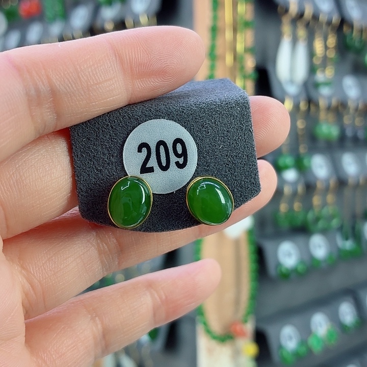 和田玉18K金镶嵌耳饰