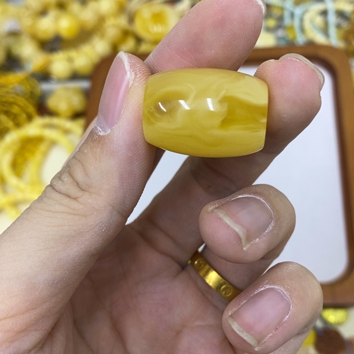 爱***荣琥珀未镶嵌裸石吊坠