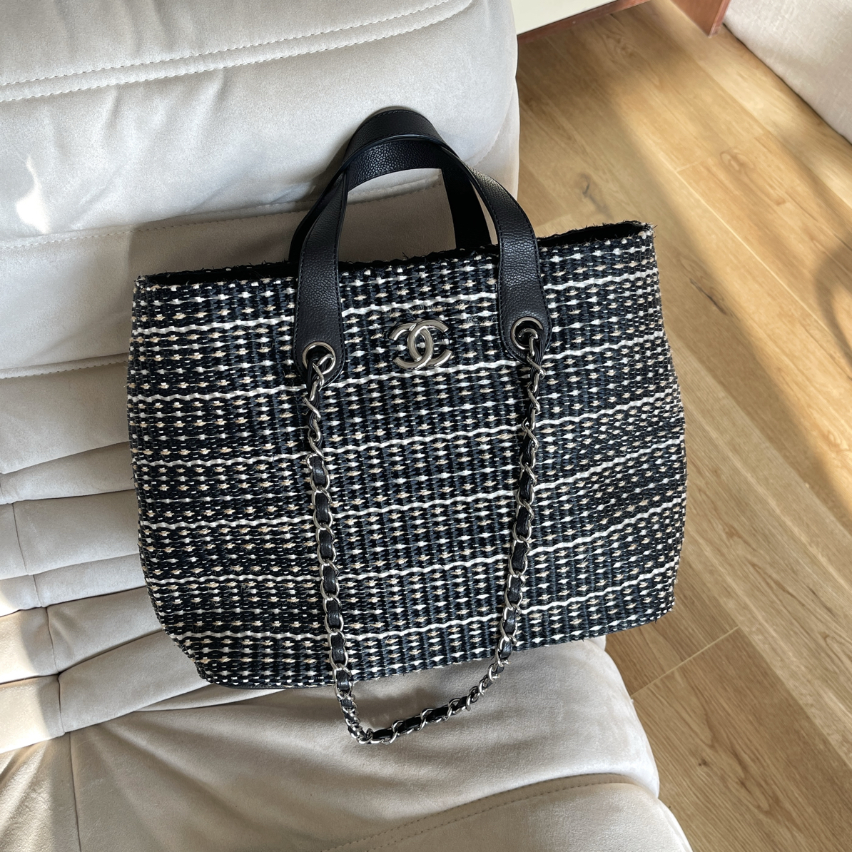 95新 Chanel/香奈儿 Chanel黑银拉菲草编织单肩包｜2227