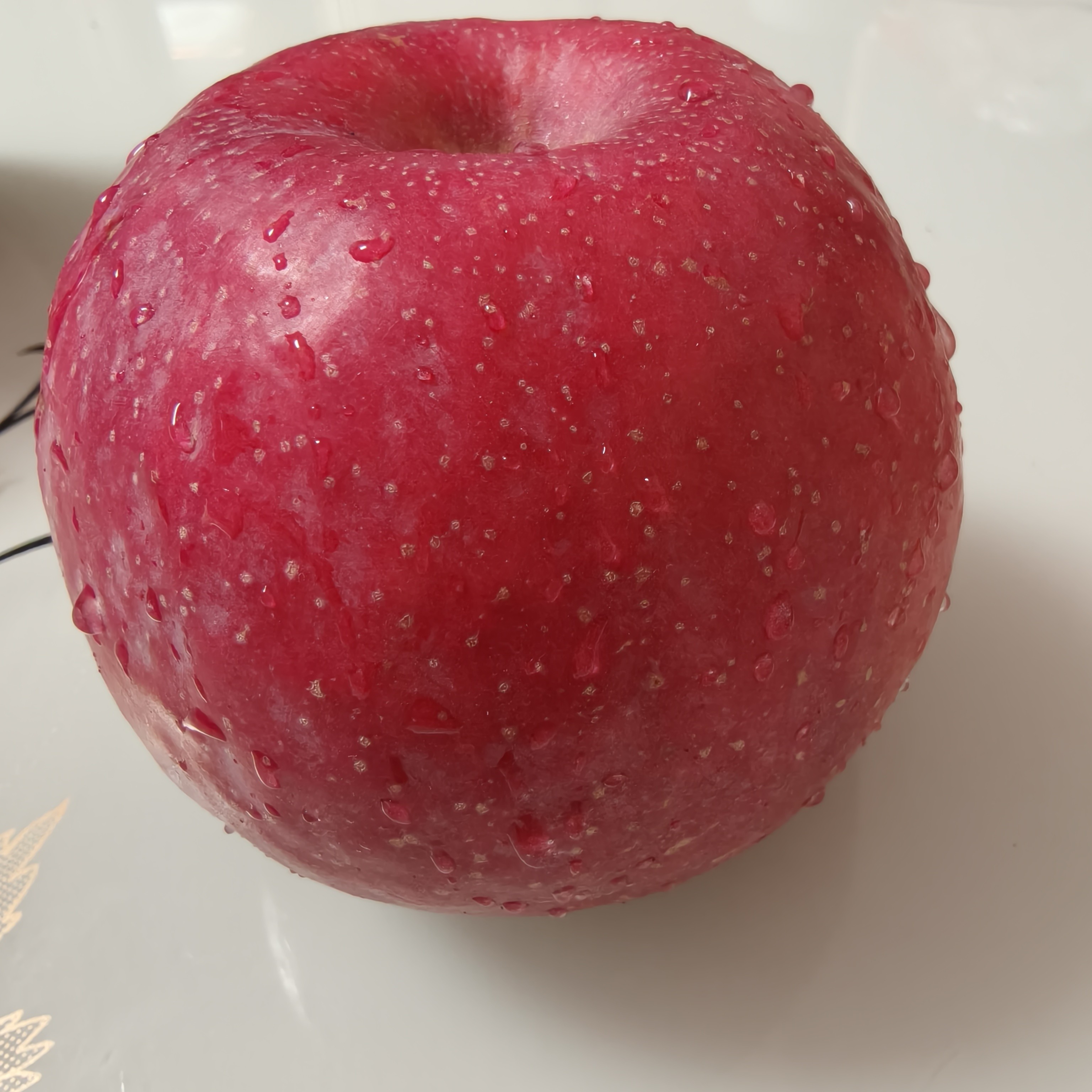 河北邢台红富士苹果新鲜采摘脆甜多汁产地直发当季水果皮薄肉厚