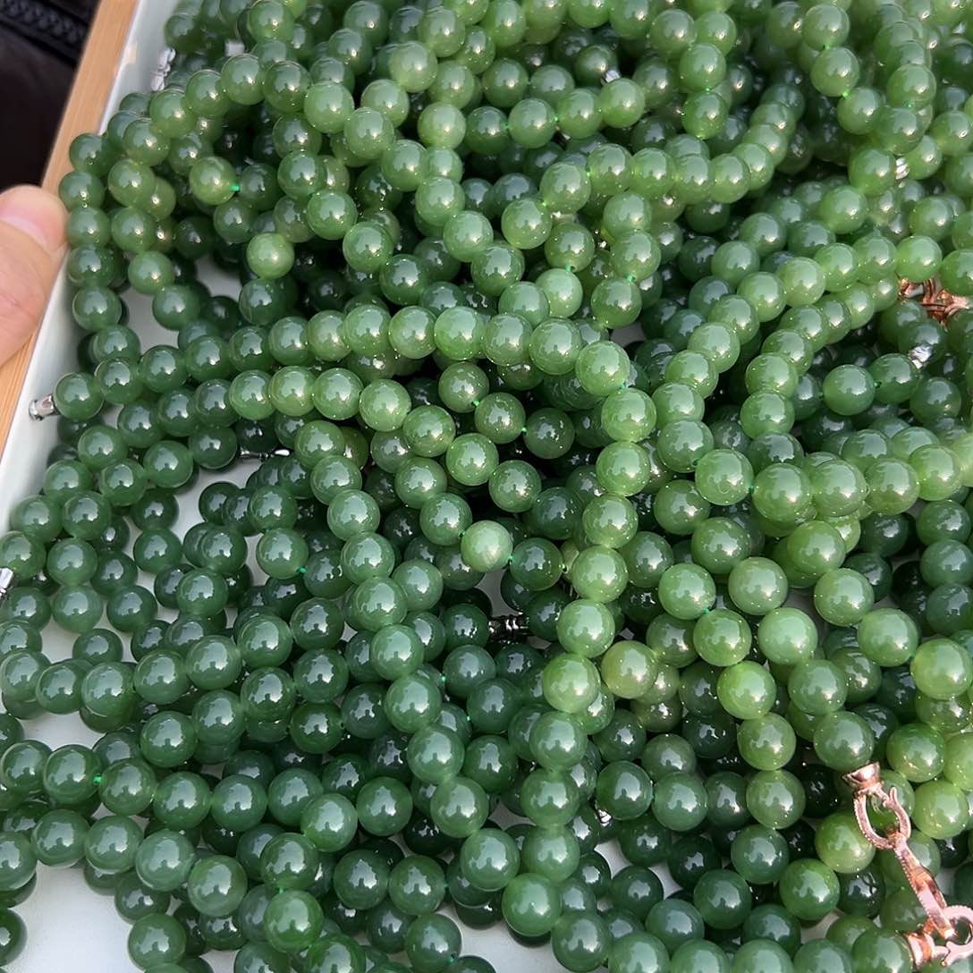 和田玉（碧玉）果绿色精品高货多样性发货拍一发一未镶嵌