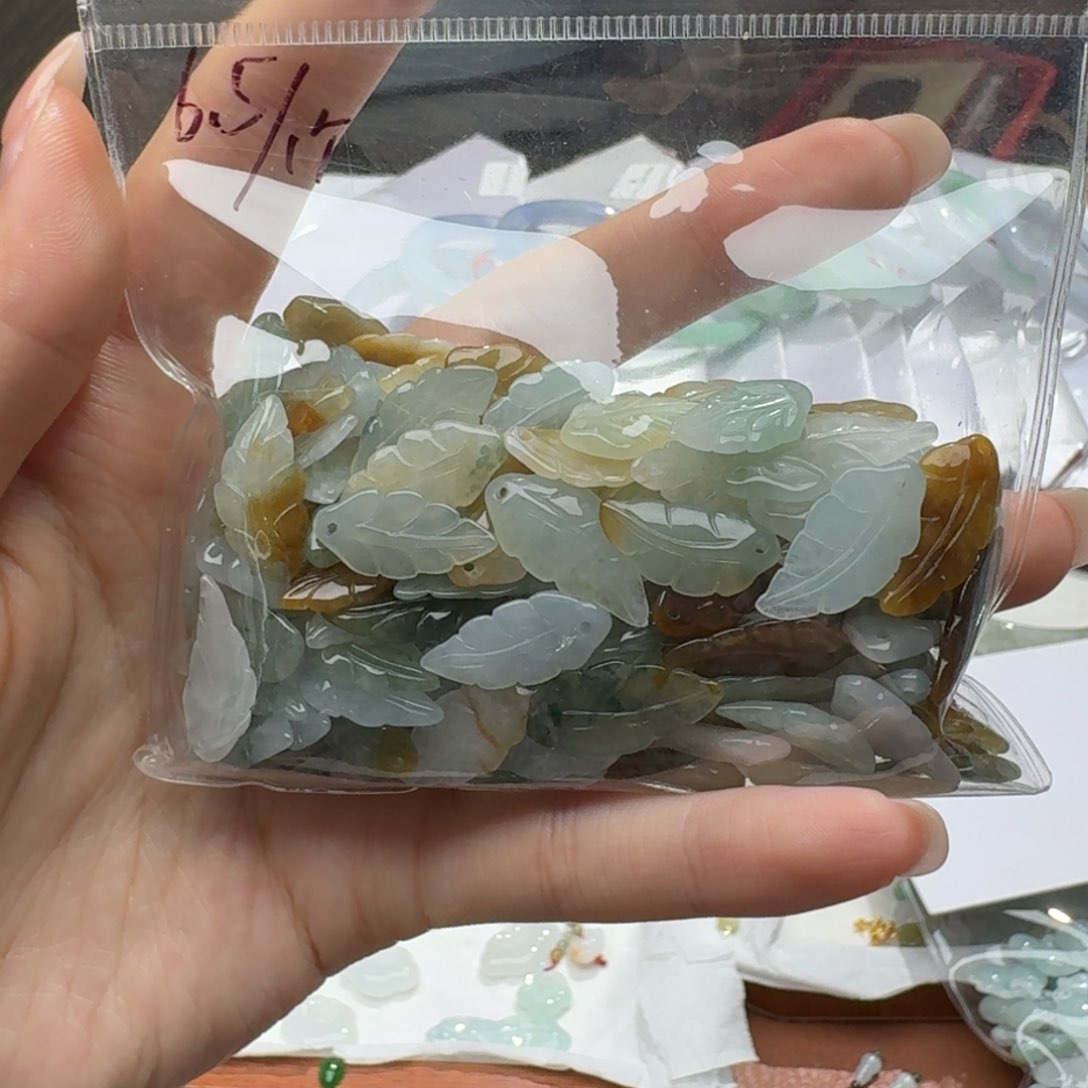 未镶嵌挂件翡翠福利10个，不包邮，拍邮费发货