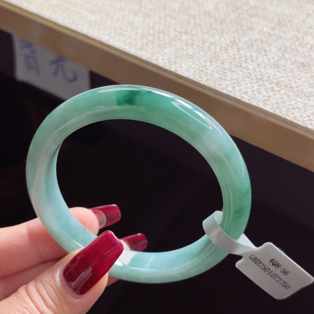 翡翠手镯未镶嵌手镯