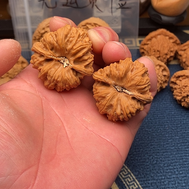 文玩核桃把件凹底39全