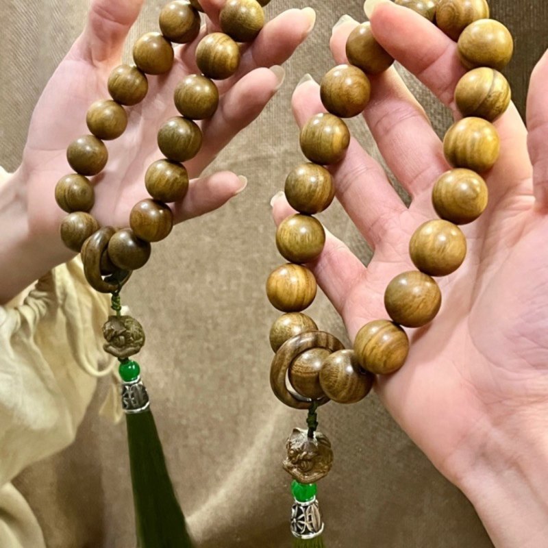 绿檀木搭配绿檀醒狮手持女生木质文玩佛珠跑环流苏手串念珠饰品男