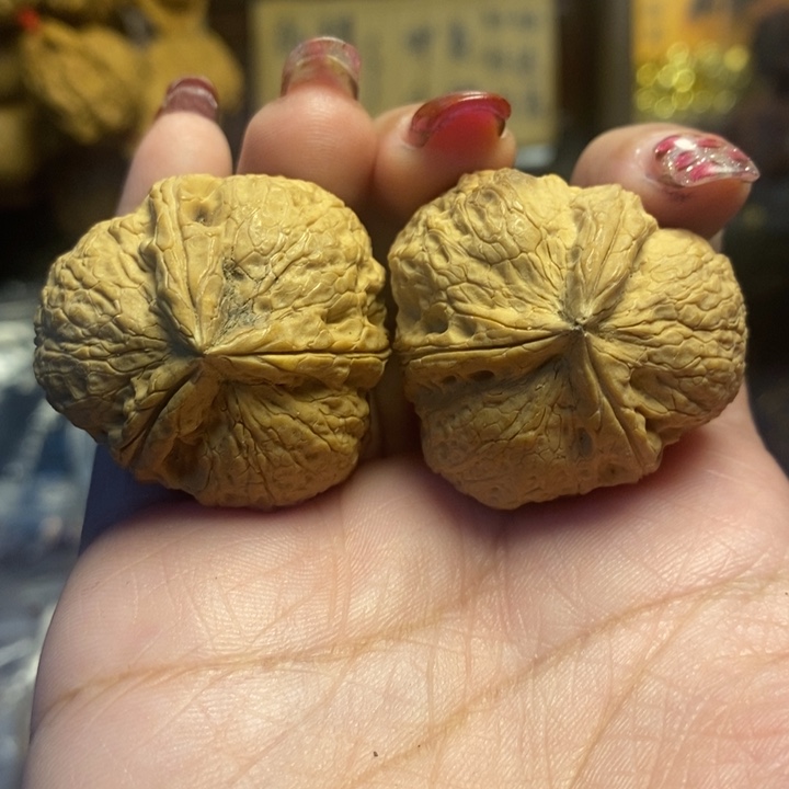 吊坠文玩核桃57石斧三棱