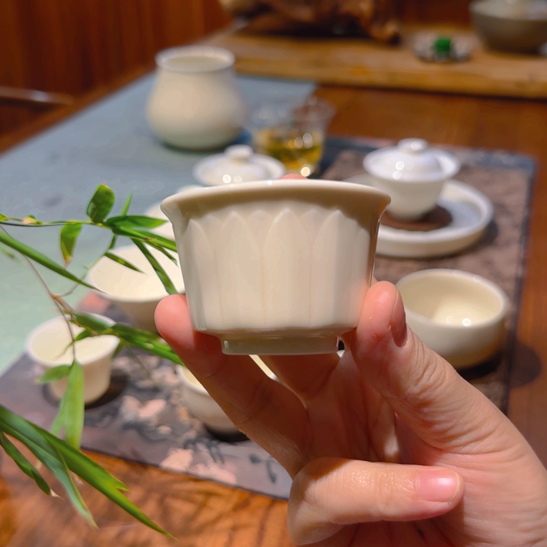 微澜定瓷 莲瓣马蹄杯70cc