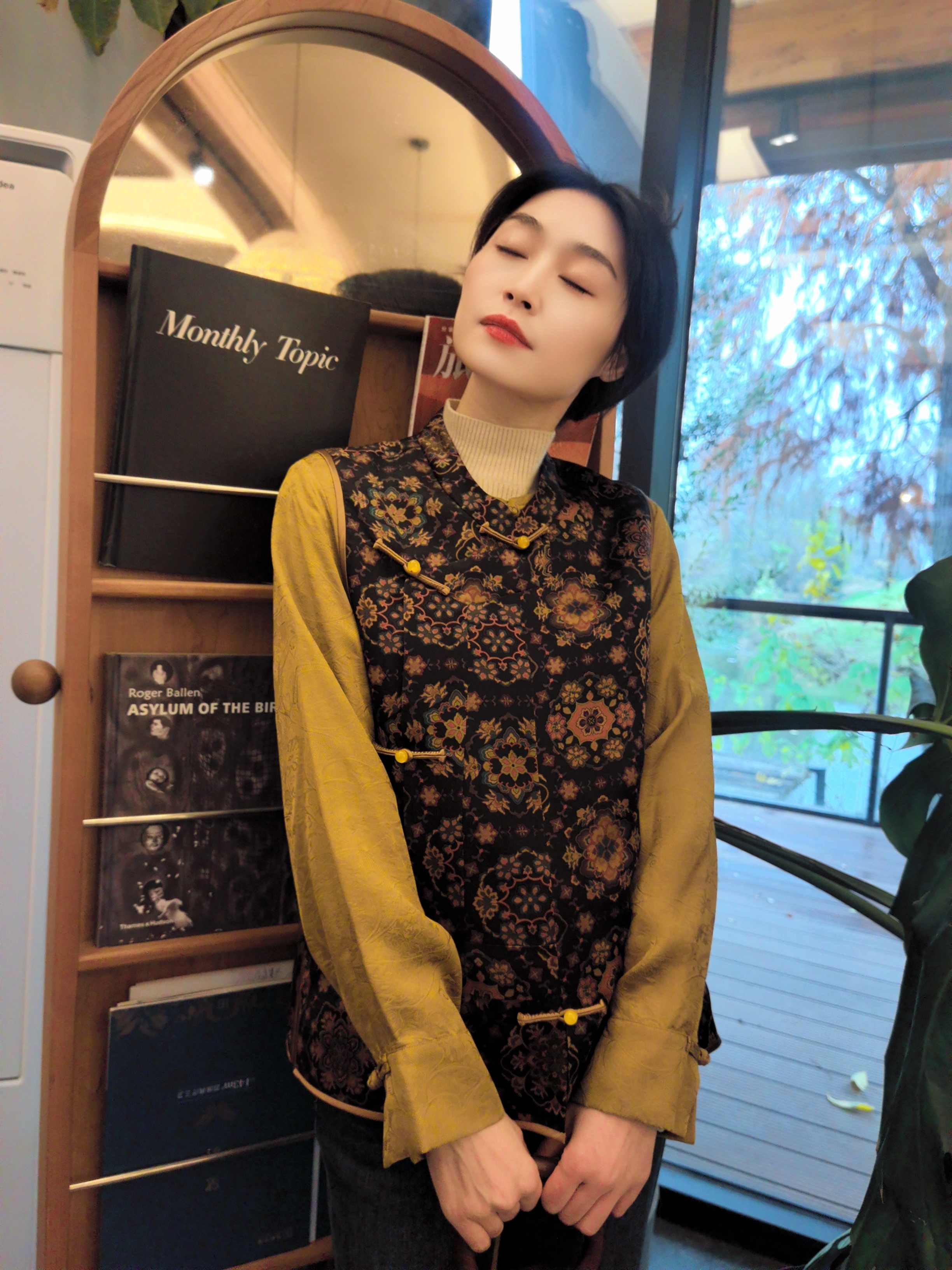 40姆米满分桑蚕丝香云纱圆领斜襟五福一字扣马甲GCJ11238-H