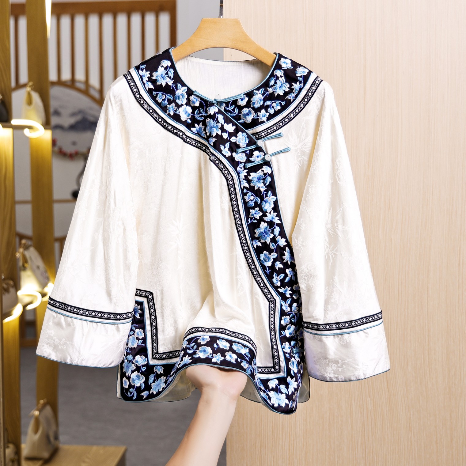 新中式国风重工刺绣提花圆领宽松休闲日常百搭短款上衣格格服8070
