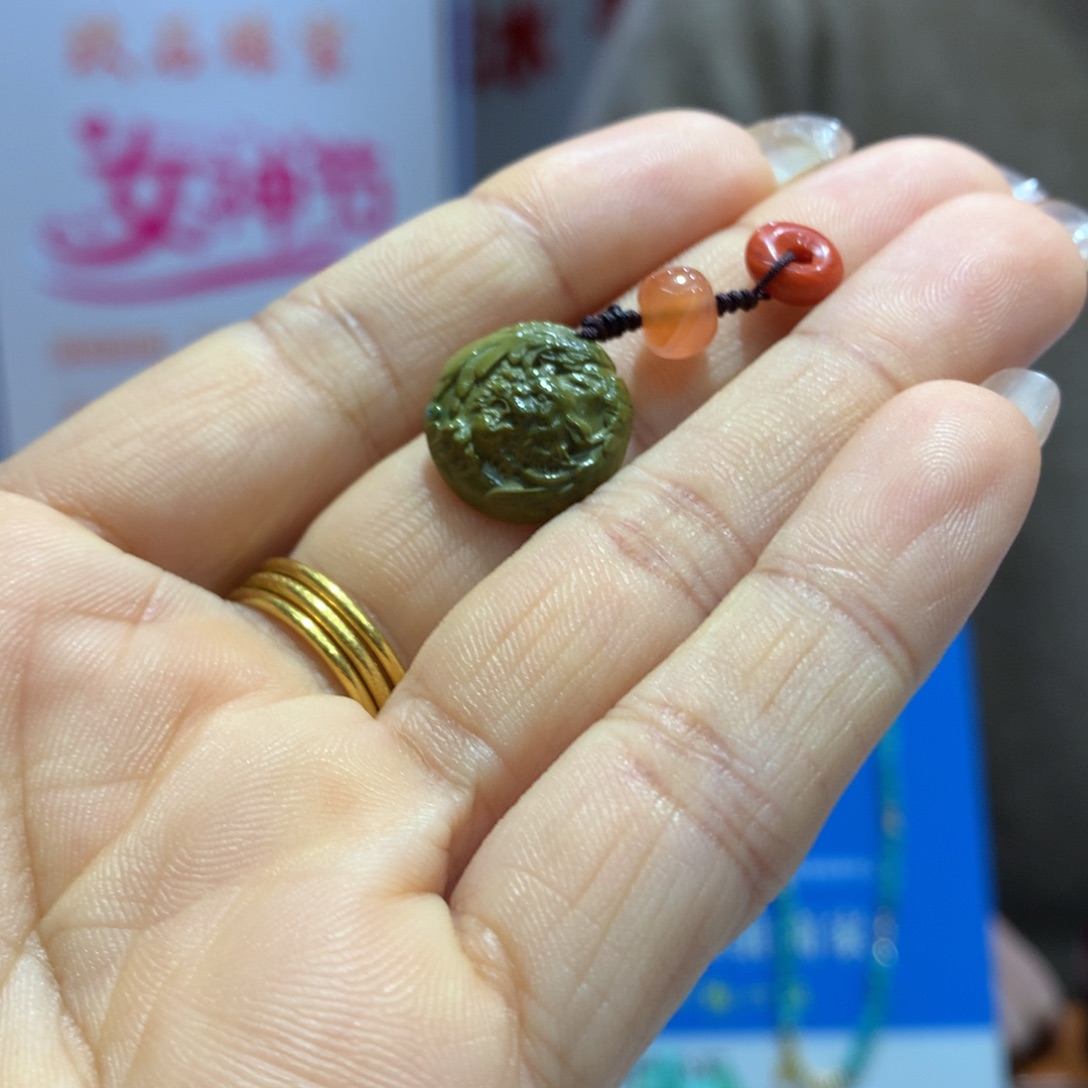 南红玛瑙配饰未镶嵌