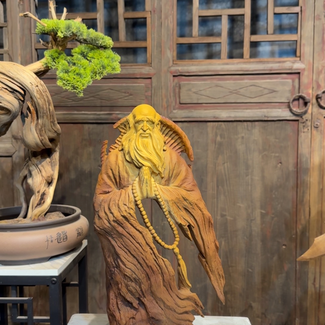 L***r香樟木达摩祖师桌面摆件