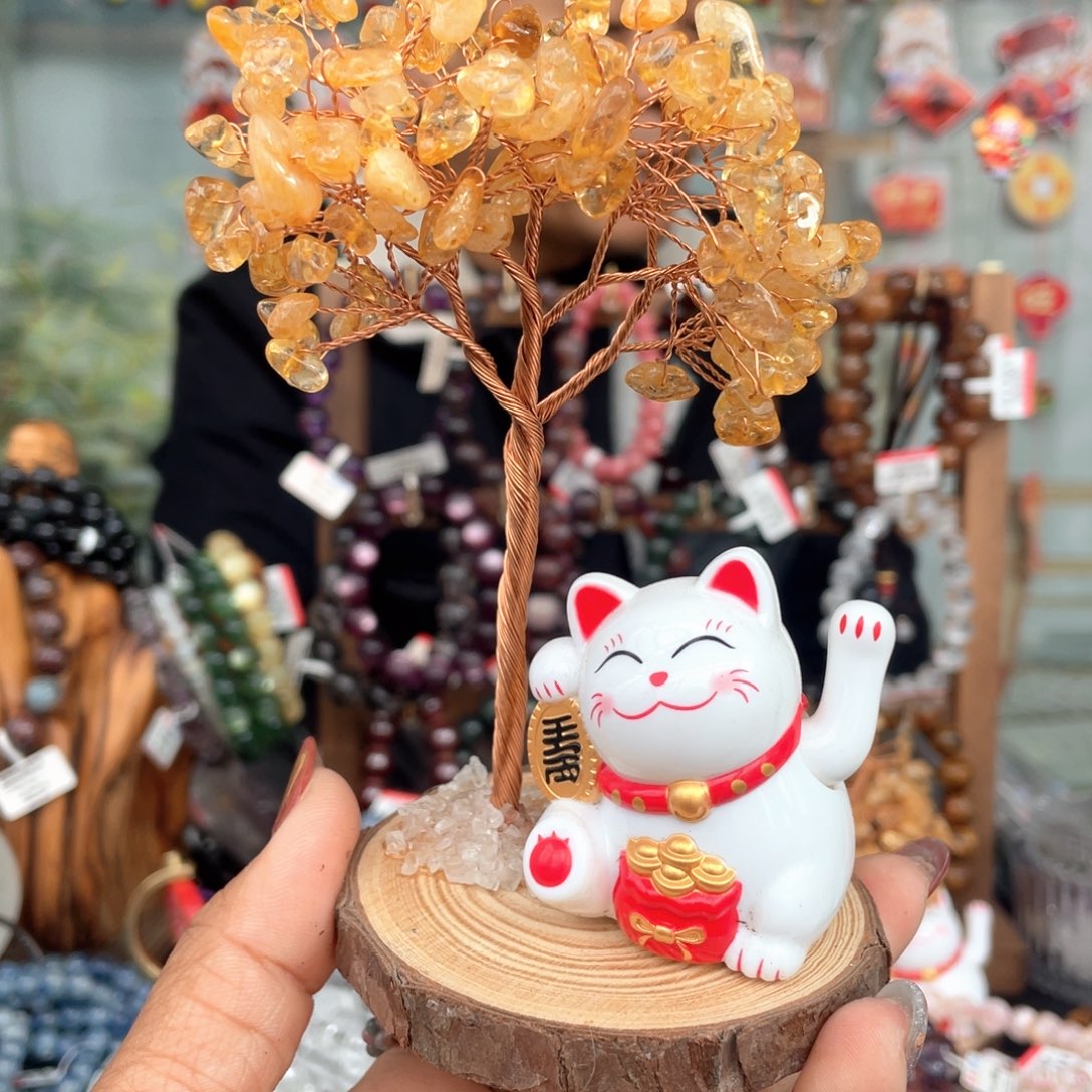 水晶手串未镶嵌黄塔晶招招猫摆件一个