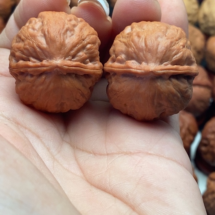 核桃精品文玩核桃手捻绣球