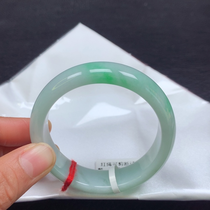 翡翠手镯未镶嵌53圈