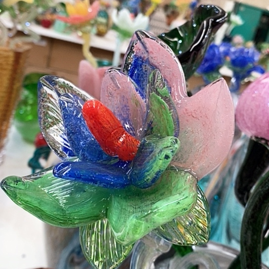 琉璃花瓶高45厘米宽9厘米