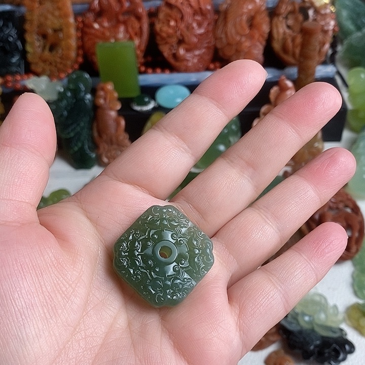 未镶嵌蛇纹石玉颈饰