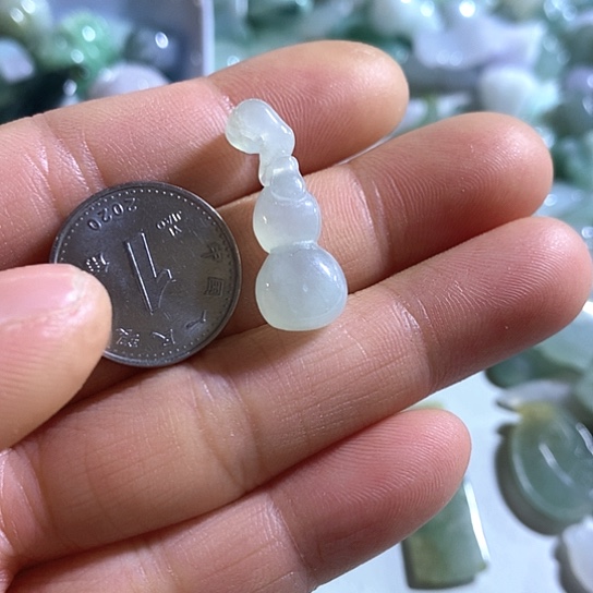 翡翠未镶嵌颈饰吊坠