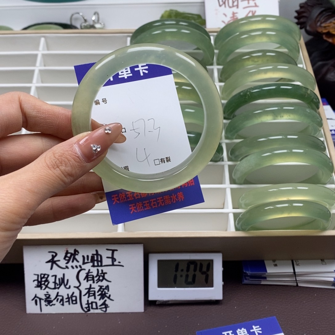 蛇纹石玉手镯未镶嵌