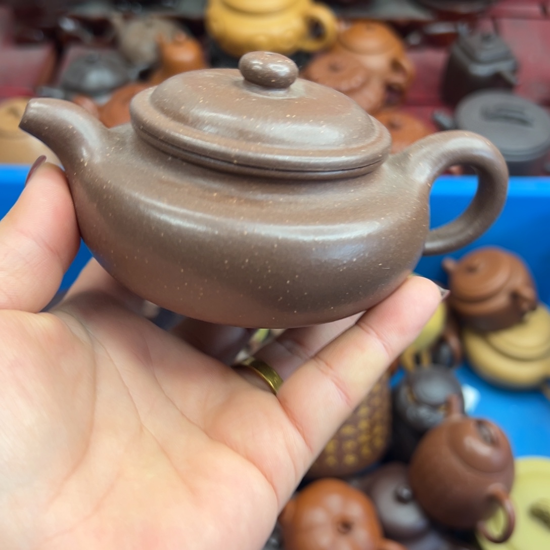 紫砂茶壶紫砂的…………………………