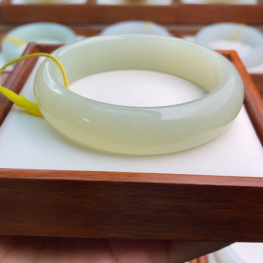 和田玉（白玉）未镶嵌手镯