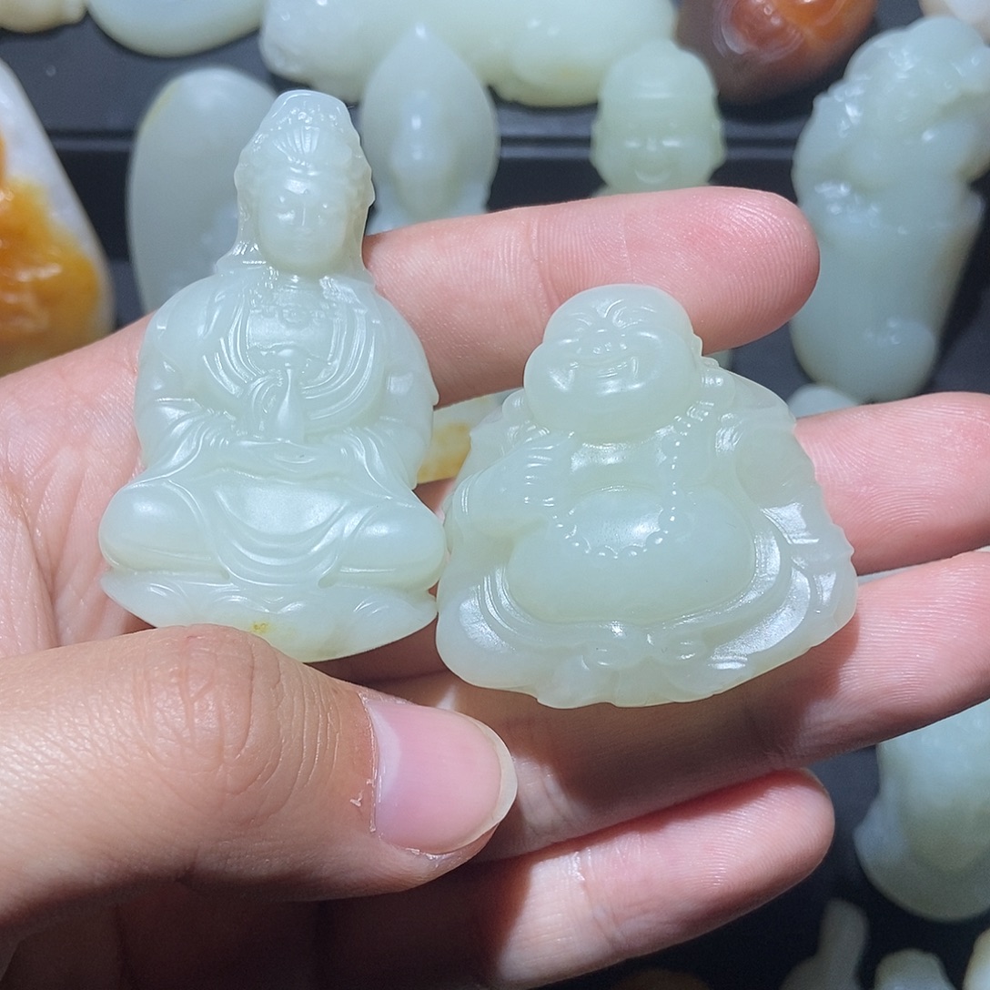 彭***勇和田玉未镶嵌颈饰