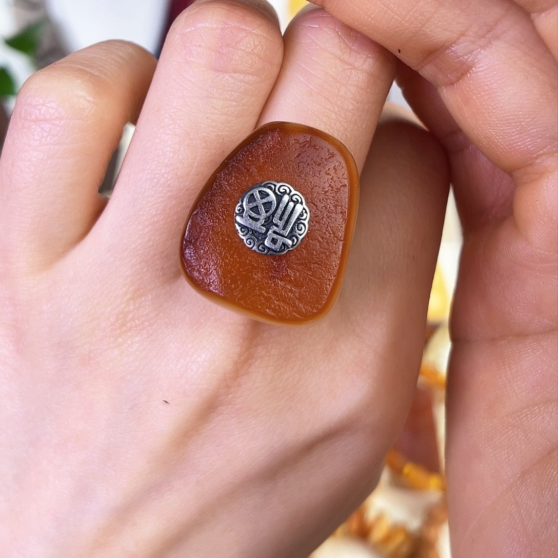 琥珀珠宝奇石未镶嵌，