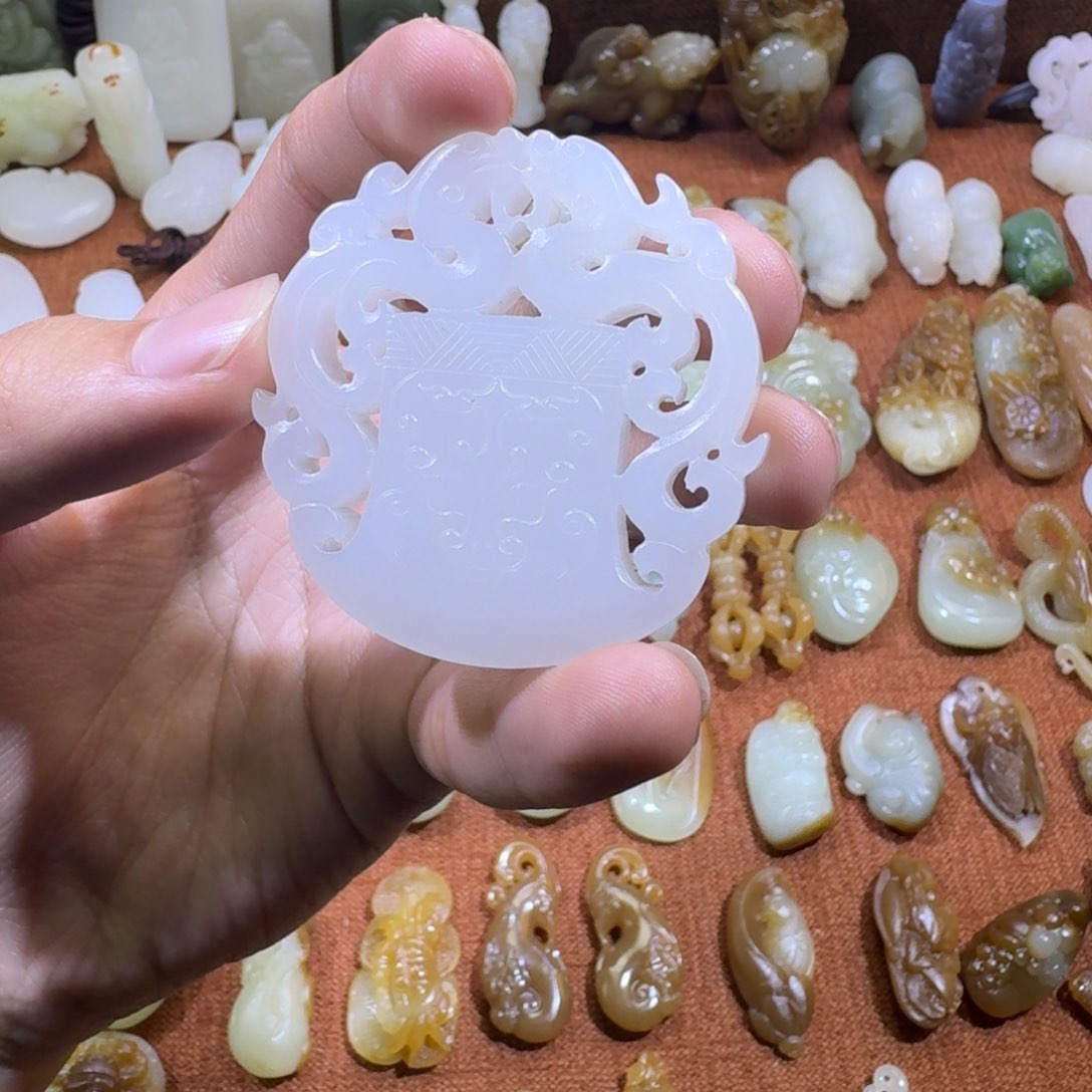 和田玉颈饰未镶嵌